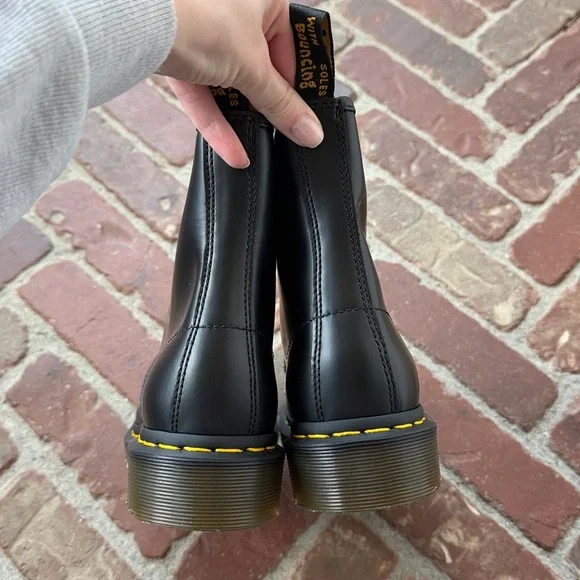 NIB Dr. Martens 1460 Smooth Leather Lace Up Boots Size 6 - Picture 6 of 8